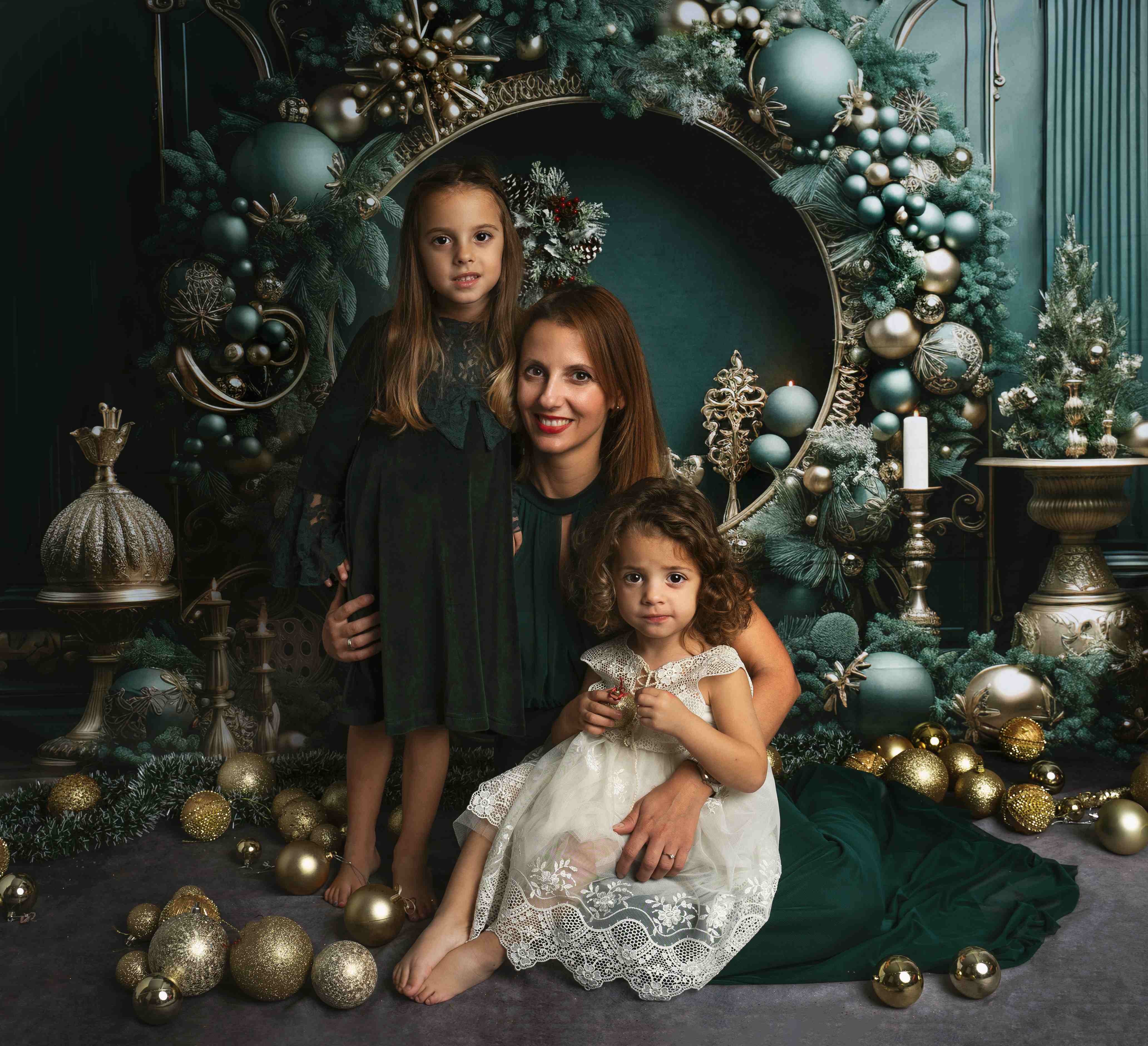 Kate Christmas Vintage Green Wall Wreath Backdrop Designed by Emetselch -UK