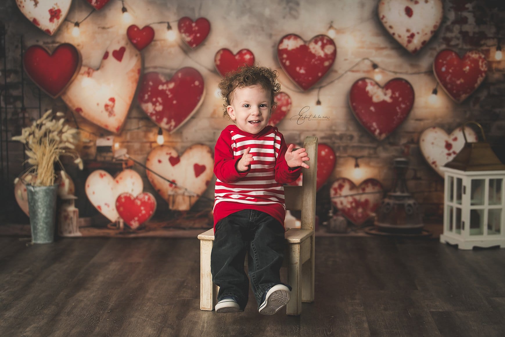 Kate Valentine's Day Retro Lamp Wall Love Backdrop Designed by Emetselch -UK