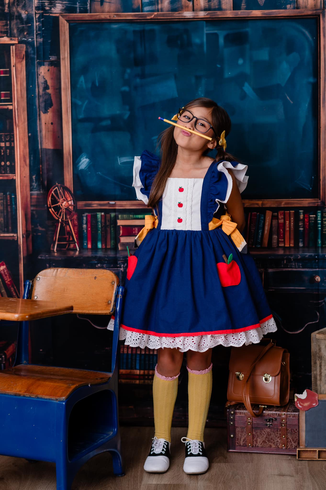 Kate Back to School Blackboard Bookshelf Backdrop Designed by Emetselch -UK