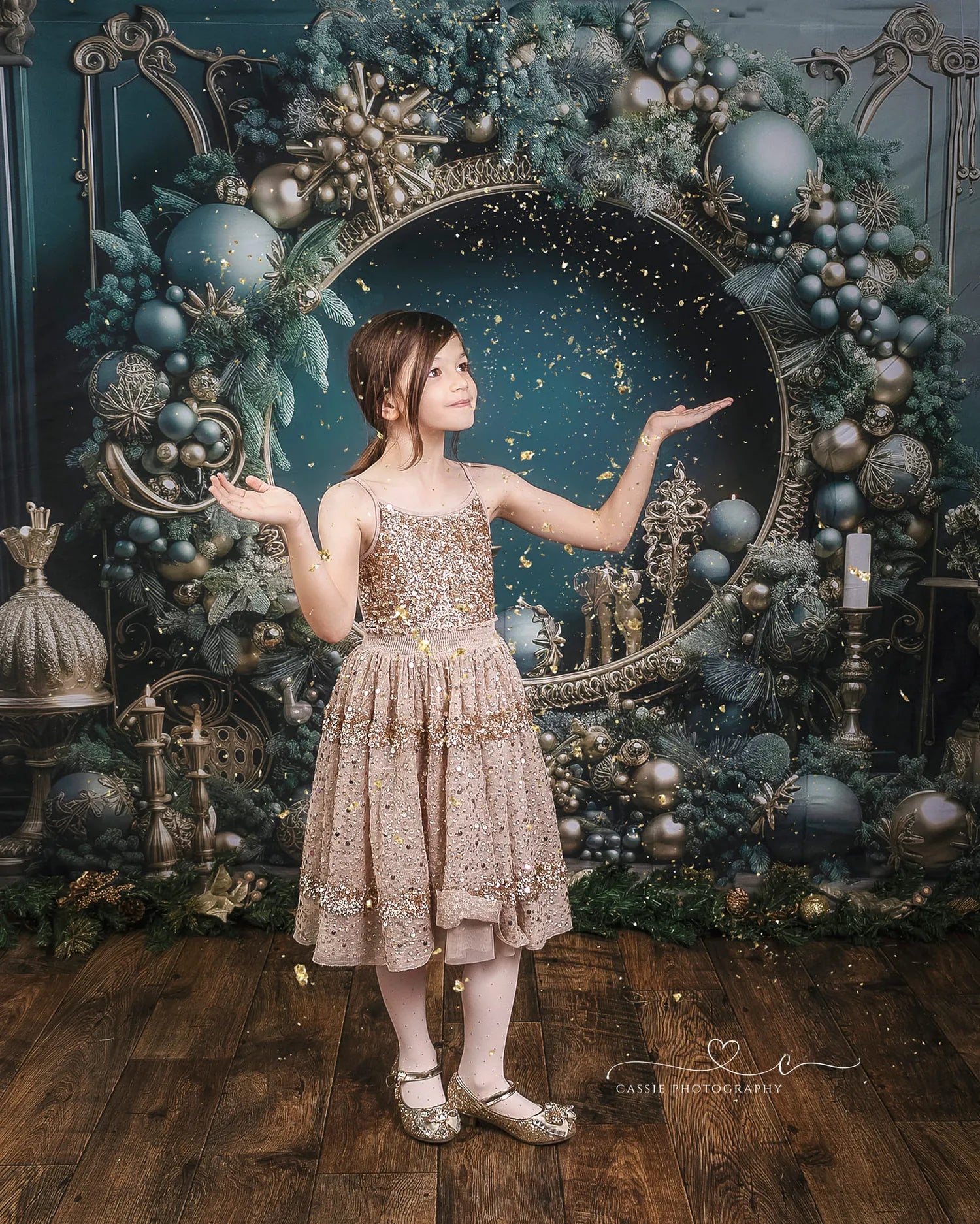 Kate Christmas Vintage Green Wall Big Wreath Fleece Backdrop Designed by Emetselch -UK