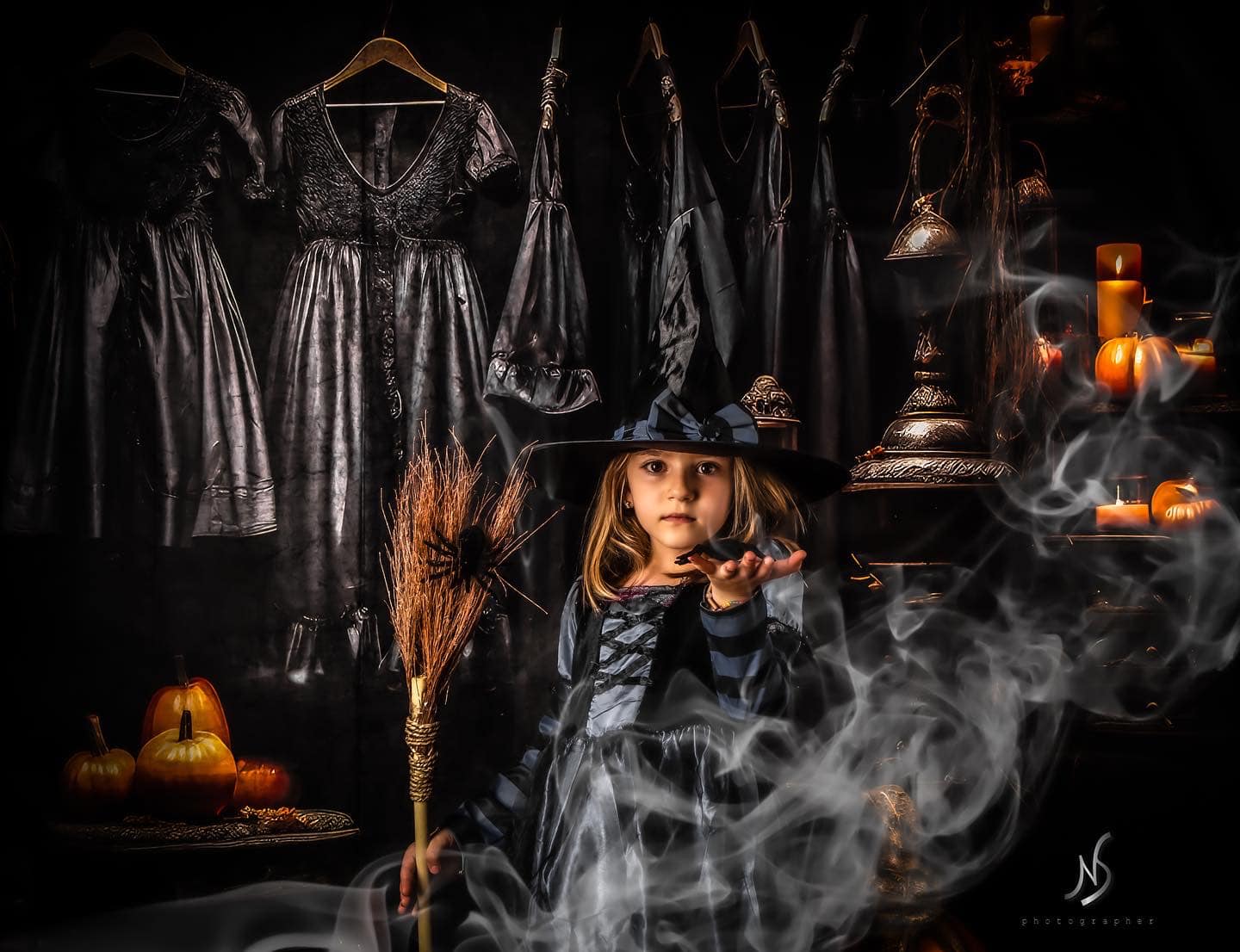 Kate Witch Dress Closet Halloween Backdrop for Photography -UK