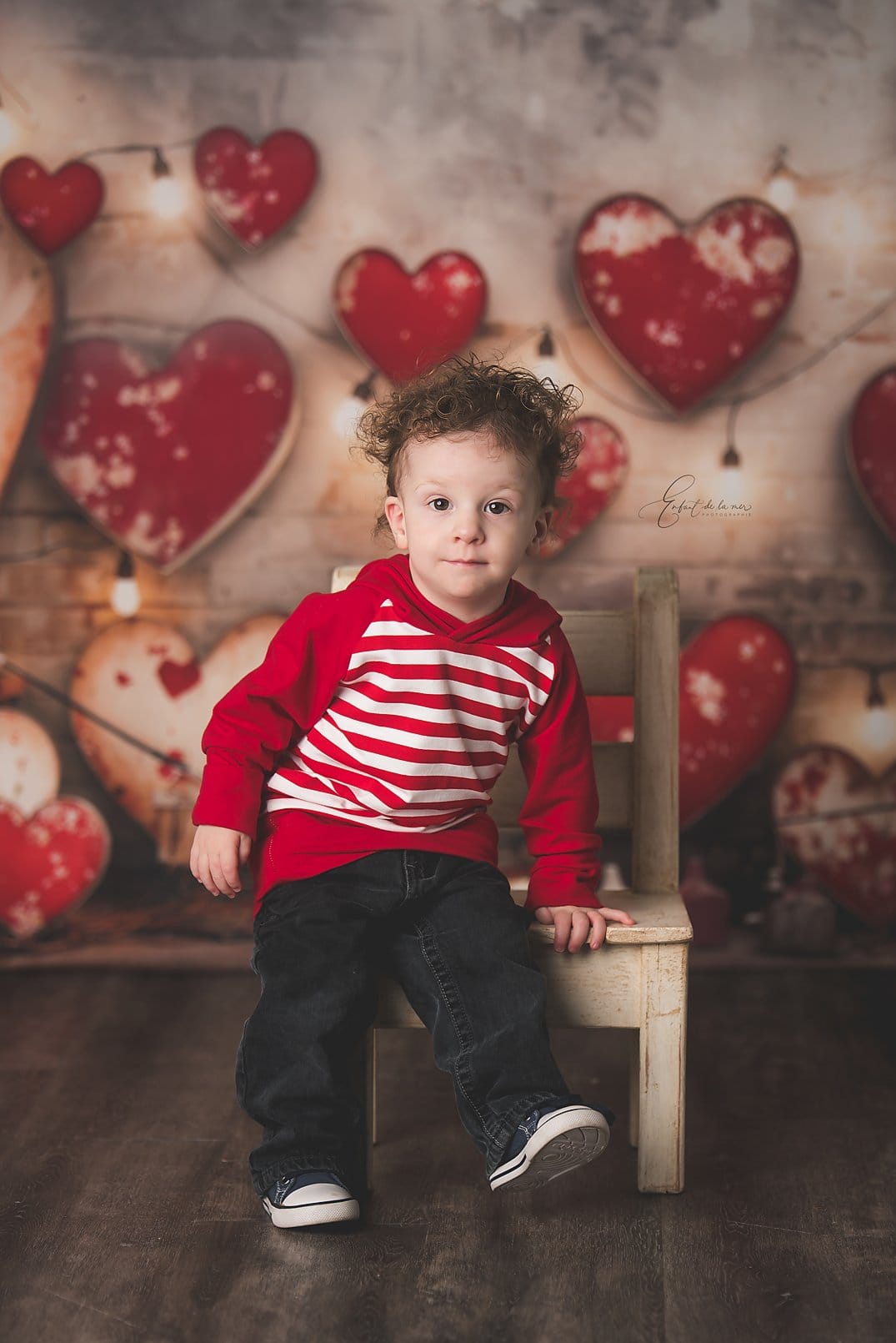 Kate Valentine's Day Retro Lamp Wall Love Backdrop Designed by Emetselch -UK