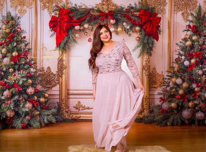 Kate Christmas Tree Gold Frame Red Bow Backdrop Designed by Emetselch -UK