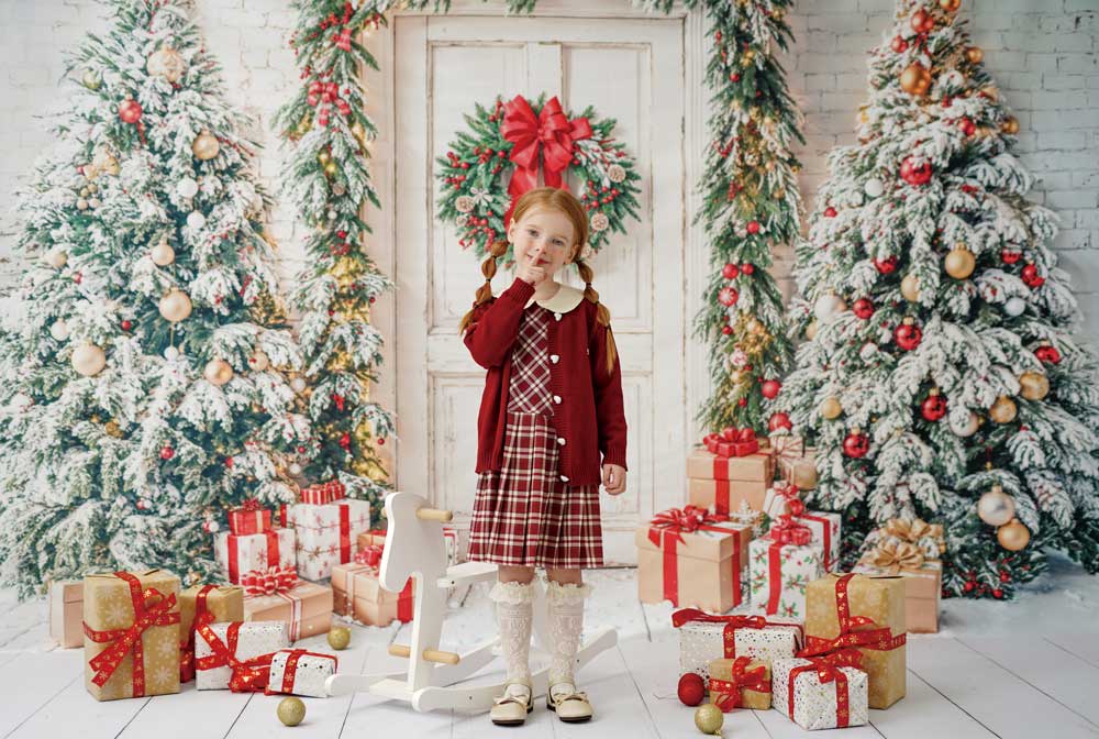 Kate Christmas Tree Door Gifts White Backdrop Designed by Emetselch -UK