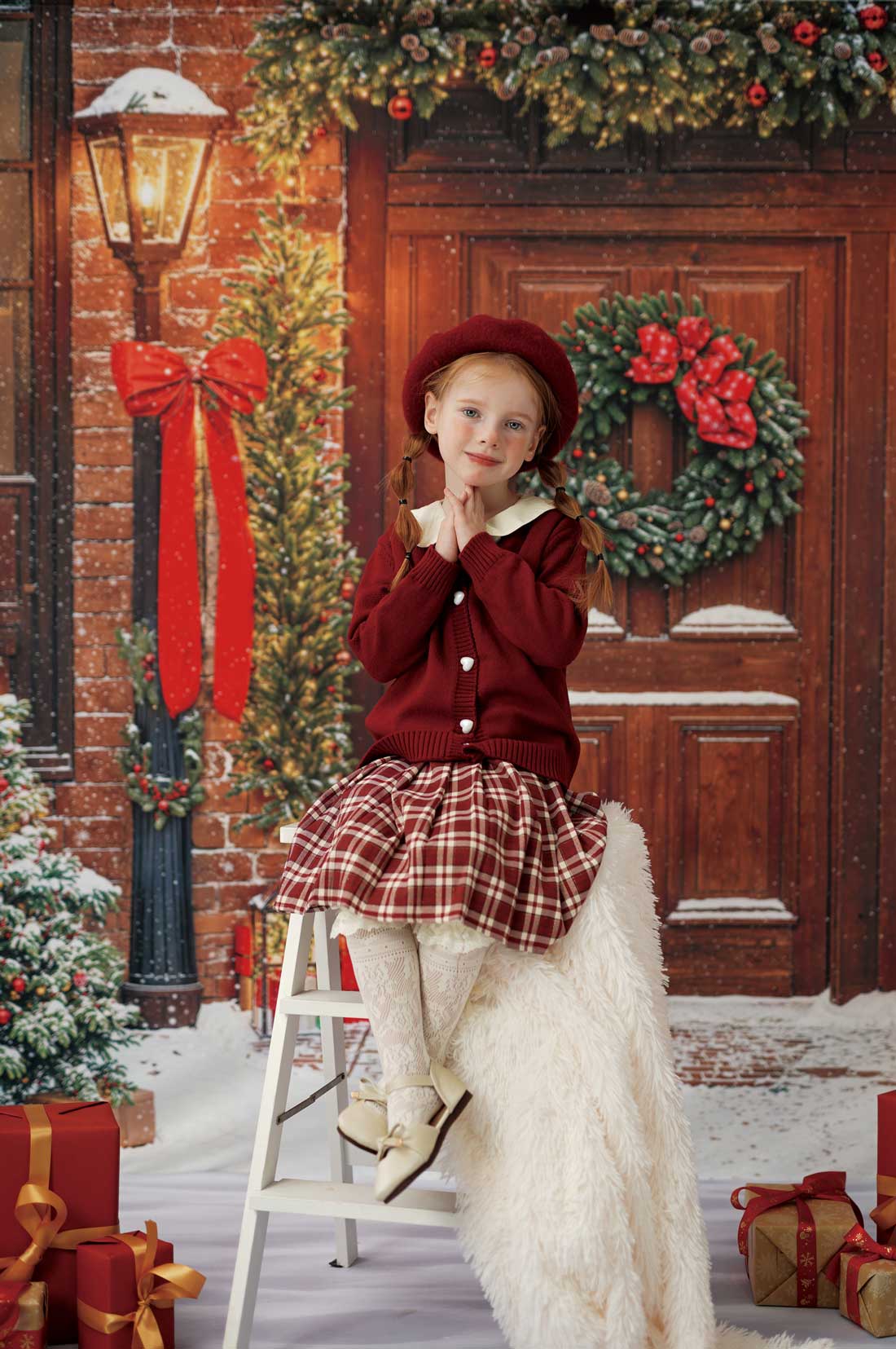 Kate Winter Christmas Tree Red Front Wooden Door Wreath Photo Kit -UK