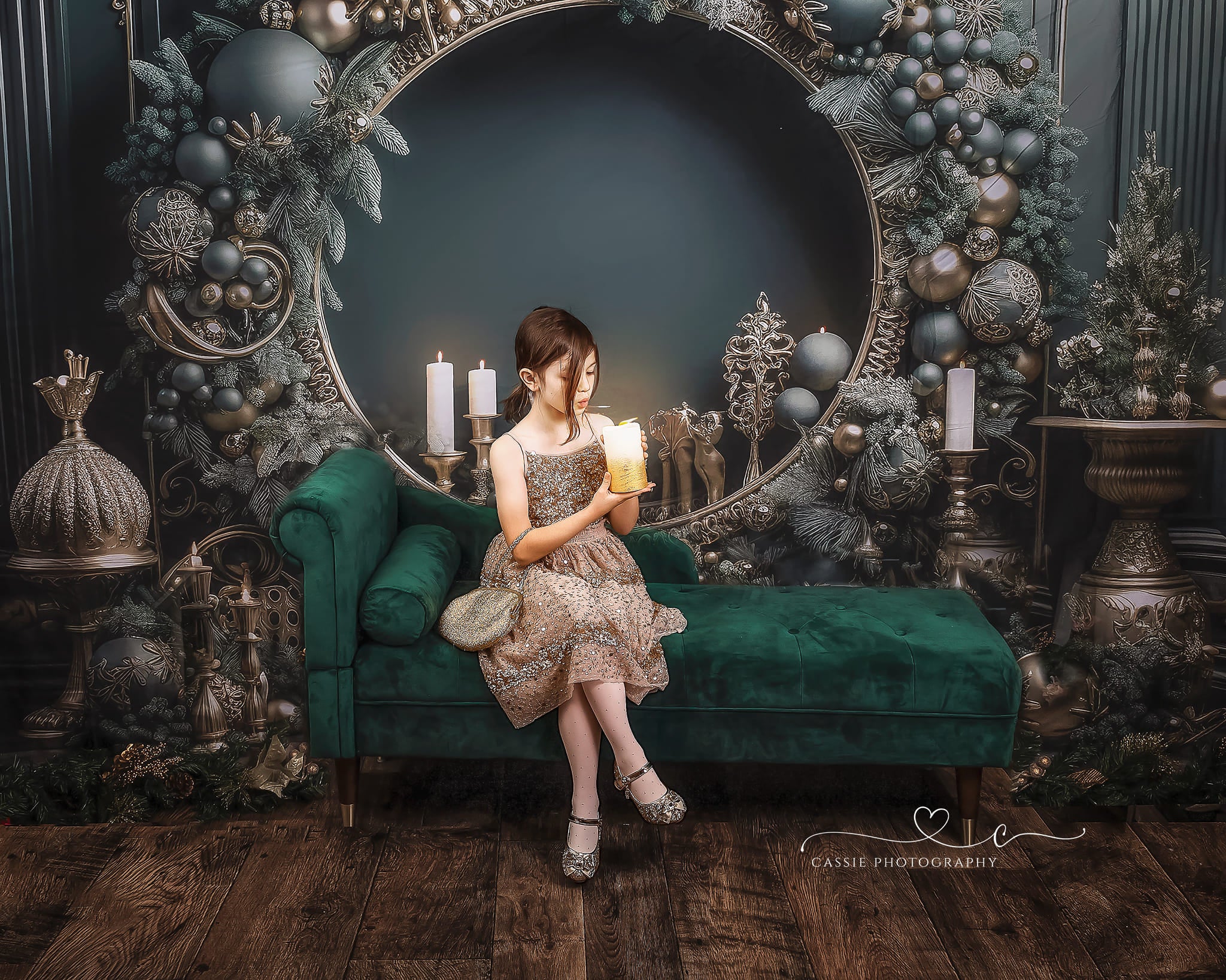 Kate Christmas Vintage Green Wall Wreath Backdrop Designed by Emetselch -UK