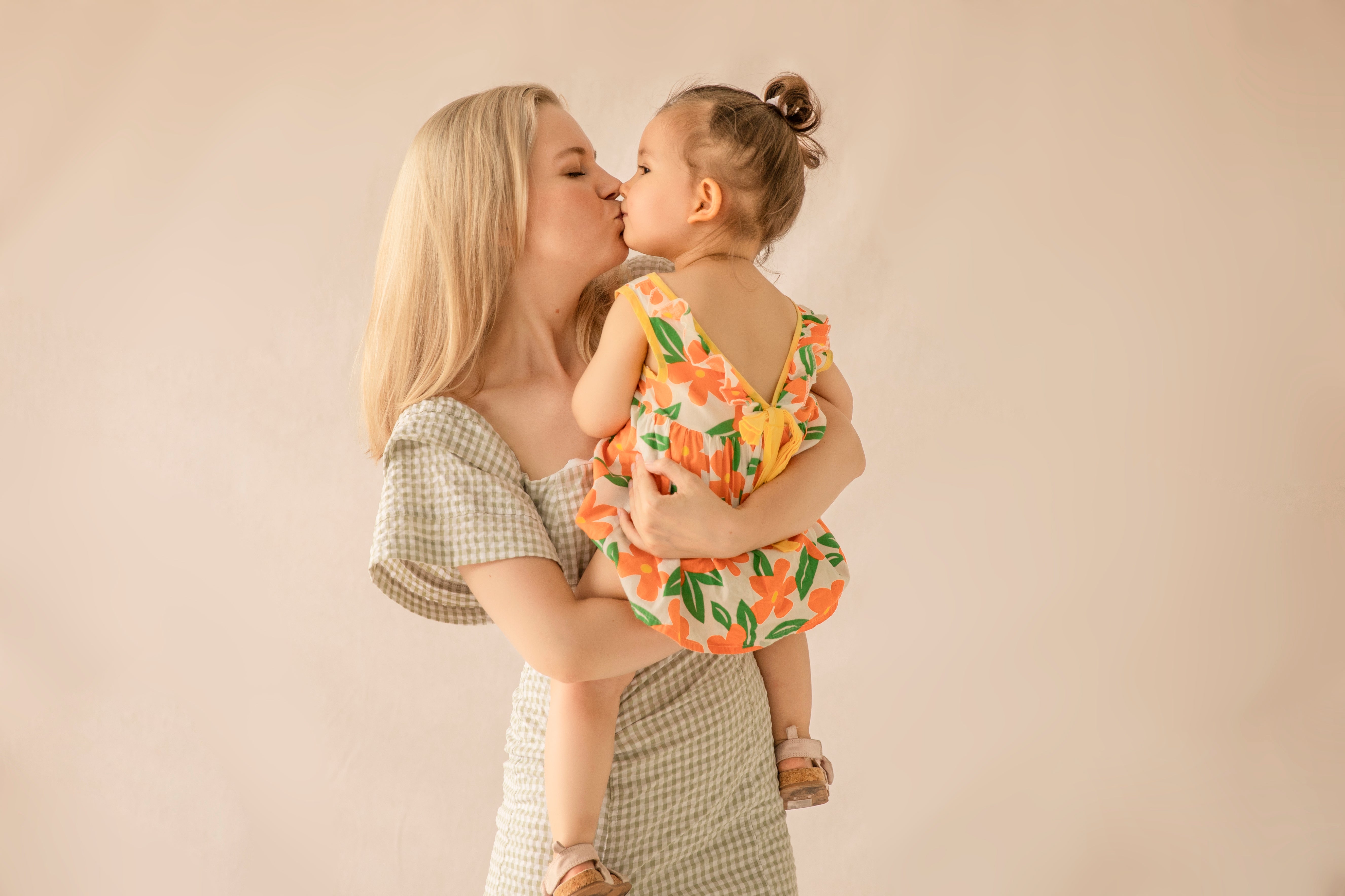 Kate Cream Wall White Floor Backdrop for Photography -UK