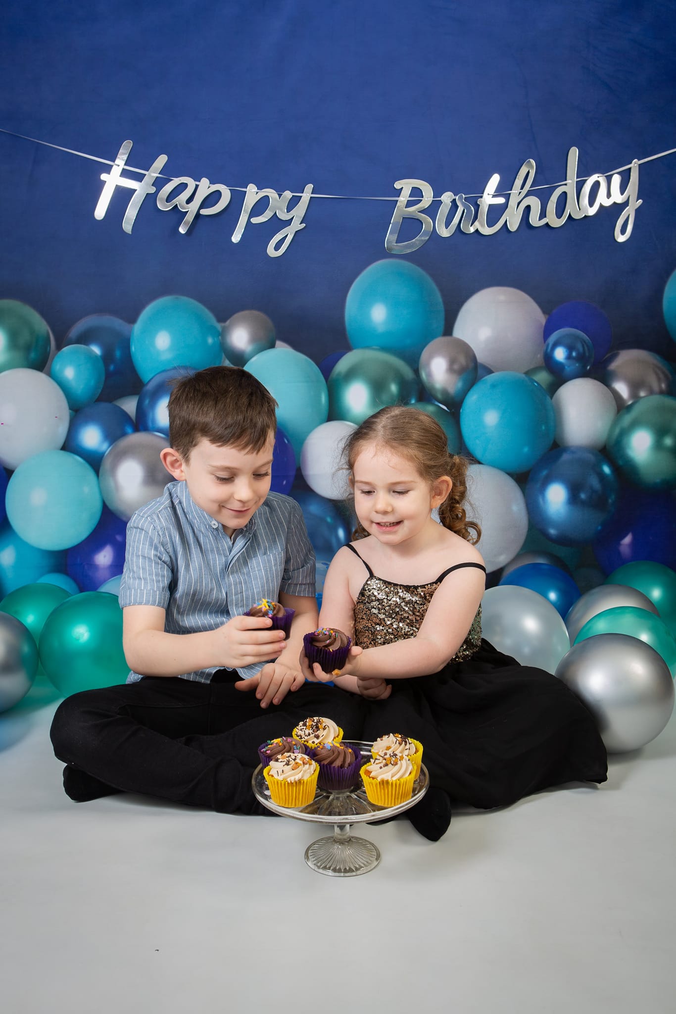 Kate Cake Smash Backdrop Blue Balloon Designed by Mandy Ringe Photography -UK