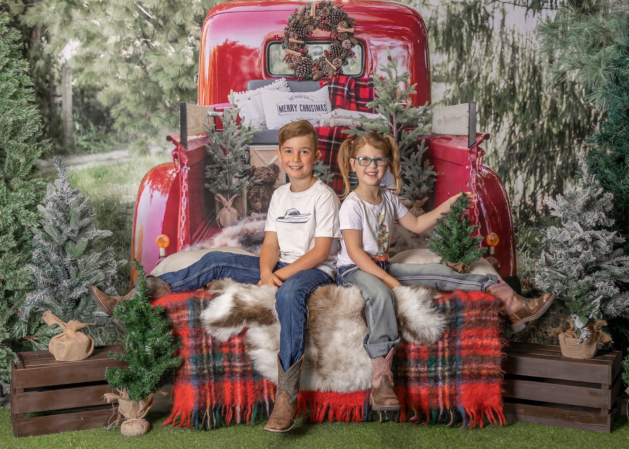 Kate Red Christmas Truck Backdrop Designed by Mandy Ringe Photography -UK