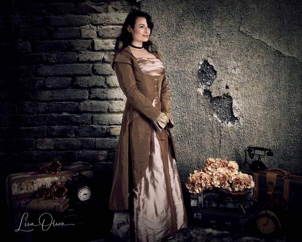 Kate Grey Damaged Cement Brick Backdrop for Senior Photo -UK