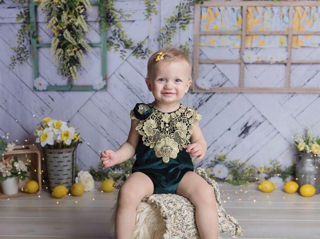 Kate Retro Wood Lemon color and Daisies Spring Backdrop -UK