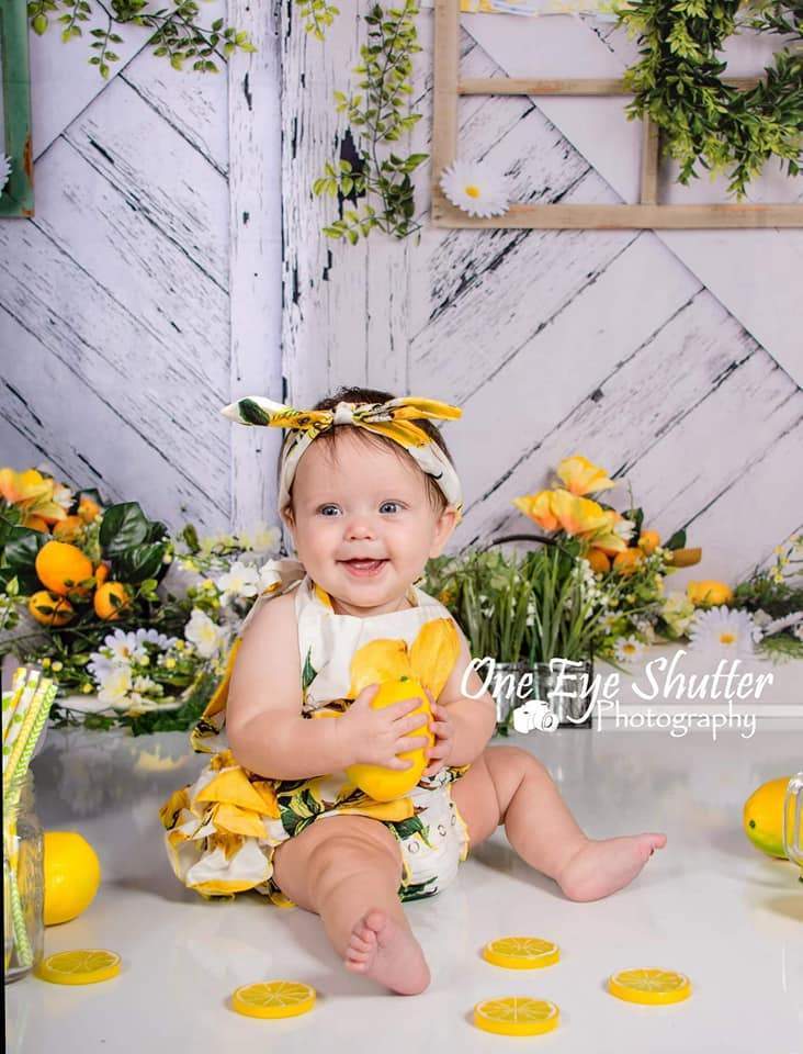 Kate Retro Wood Summer Daisies Lemon Backdrop -UK