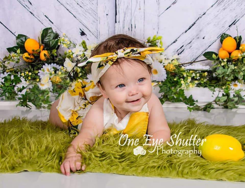 Kate Retro Wood Summer Daisies Lemon Backdrop -UK