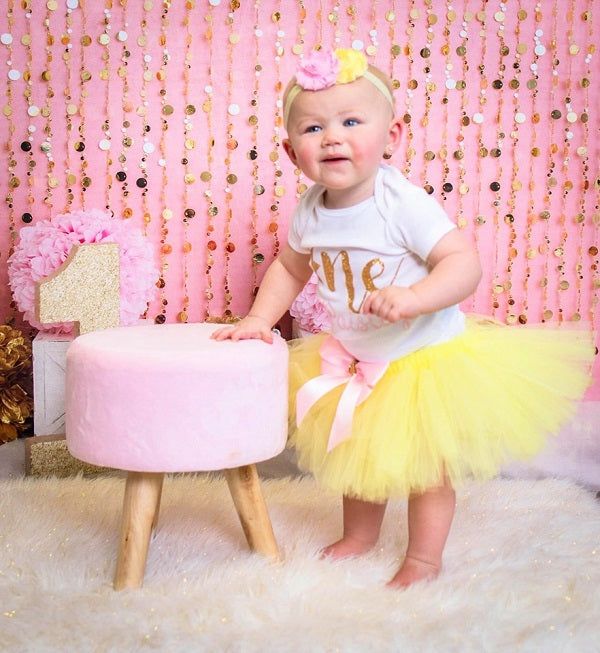 Kate Bubble Gum Wall with Gold 1st Birthday Backdrop Designed by Lisa B -UK