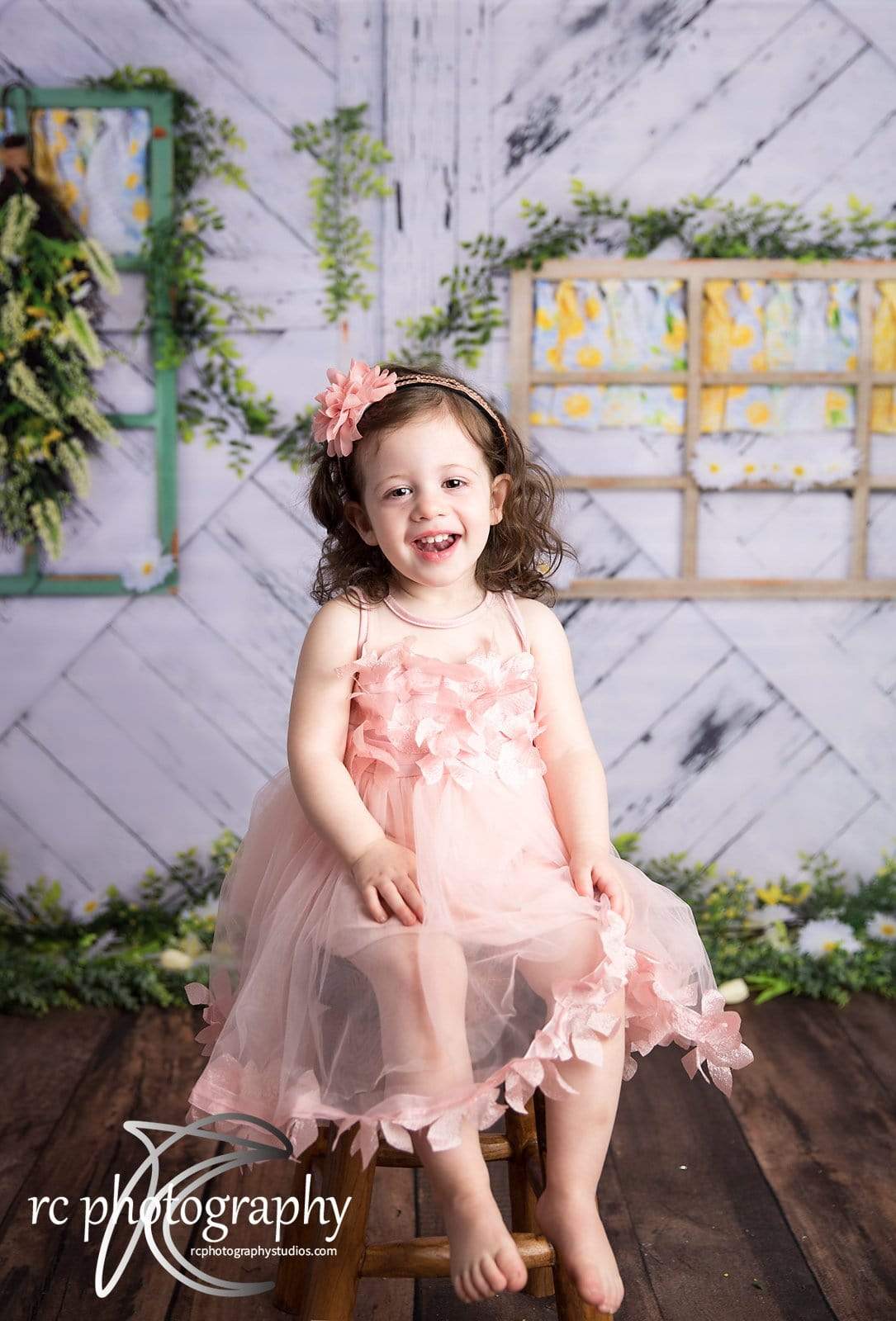 Kate Retro Wood Lemon color and Daisies Spring Backdrop -UK