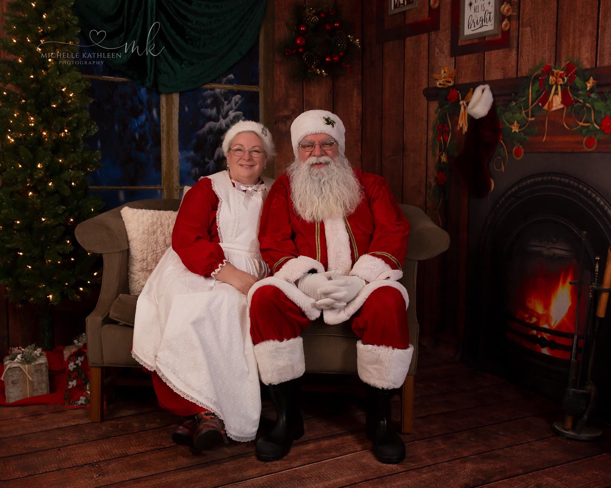 Kate Christmas Dark wood room set -UK