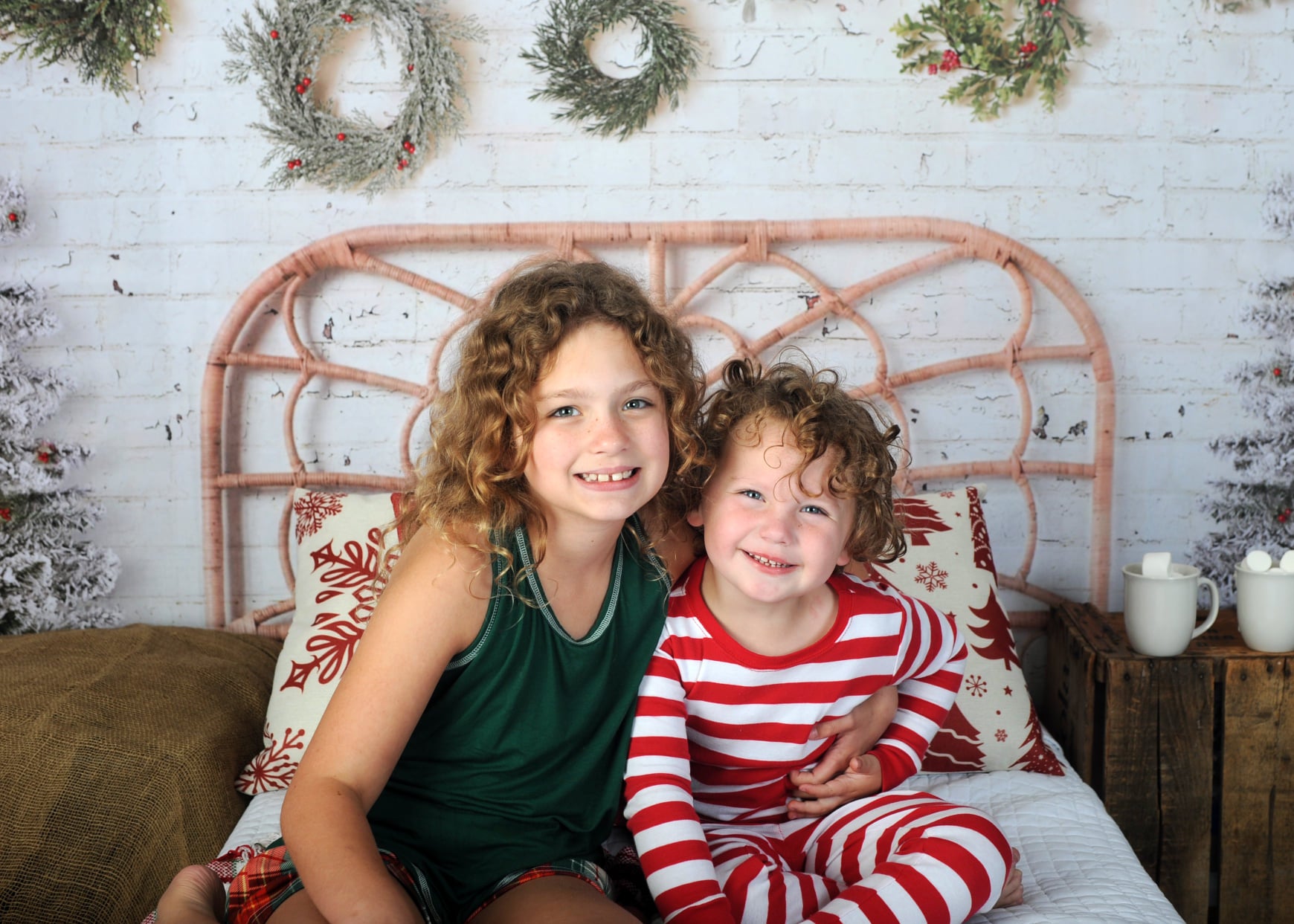 Kate Christmas Wreath Backdrop Headboard Designed by Mandy Ringe Photography -UK