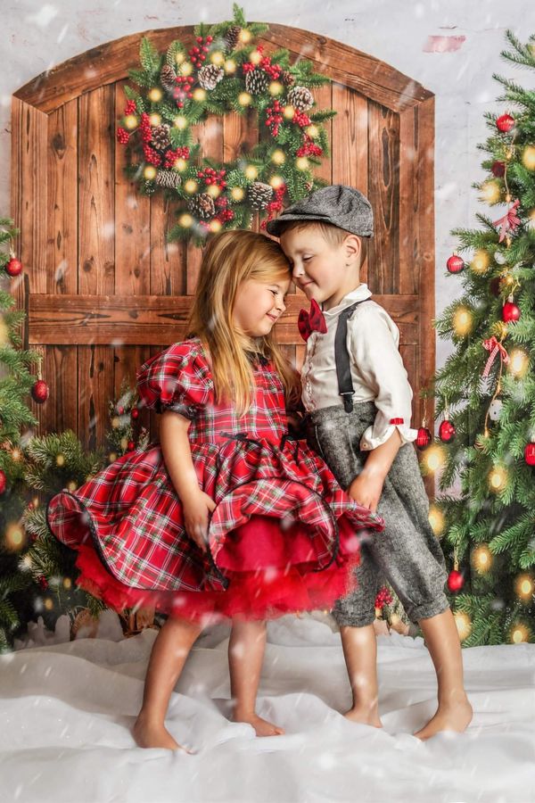 Kate Christmas Tree Wreath Barn Door Backdrop Designed by Emetselch -UK