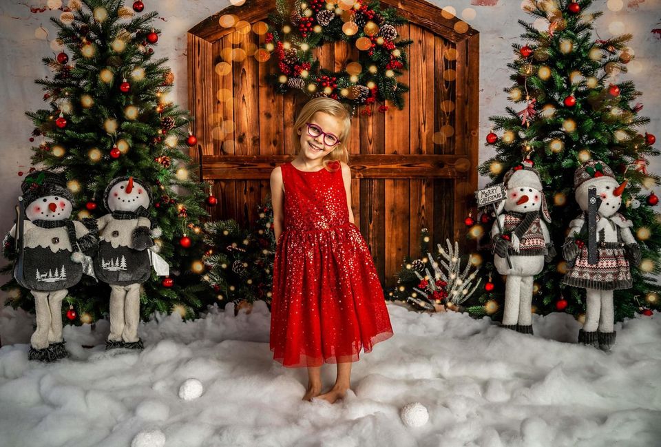 Kate Christmas Tree Wreath Barn Door Backdrop Designed by Emetselch -UK