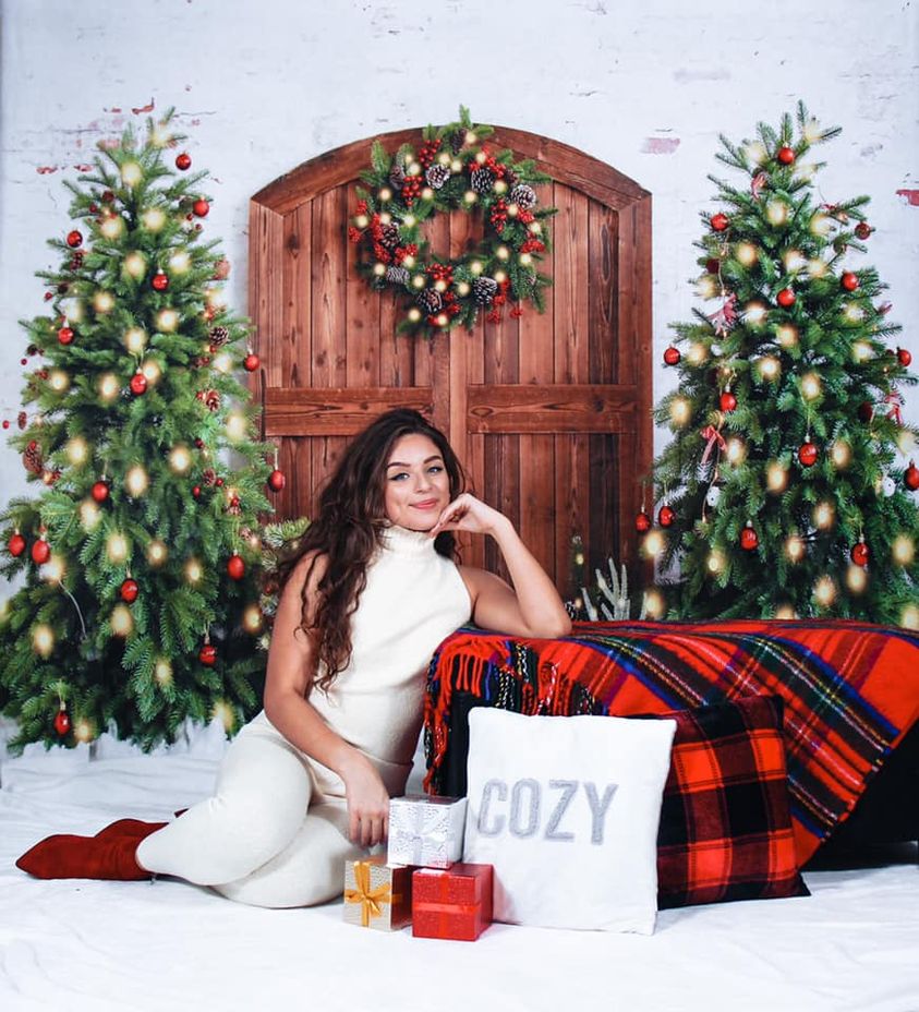 Kate Christmas Tree Wreath Barn Door Backdrop Designed by Emetselch -UK