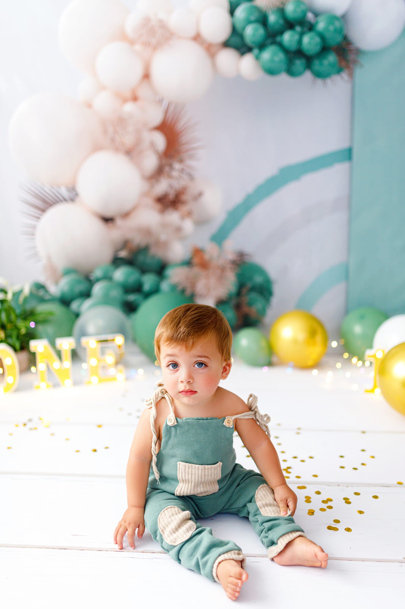 Kate Green Boho Balloons Backdrop Designed by Uta Mueller Photography