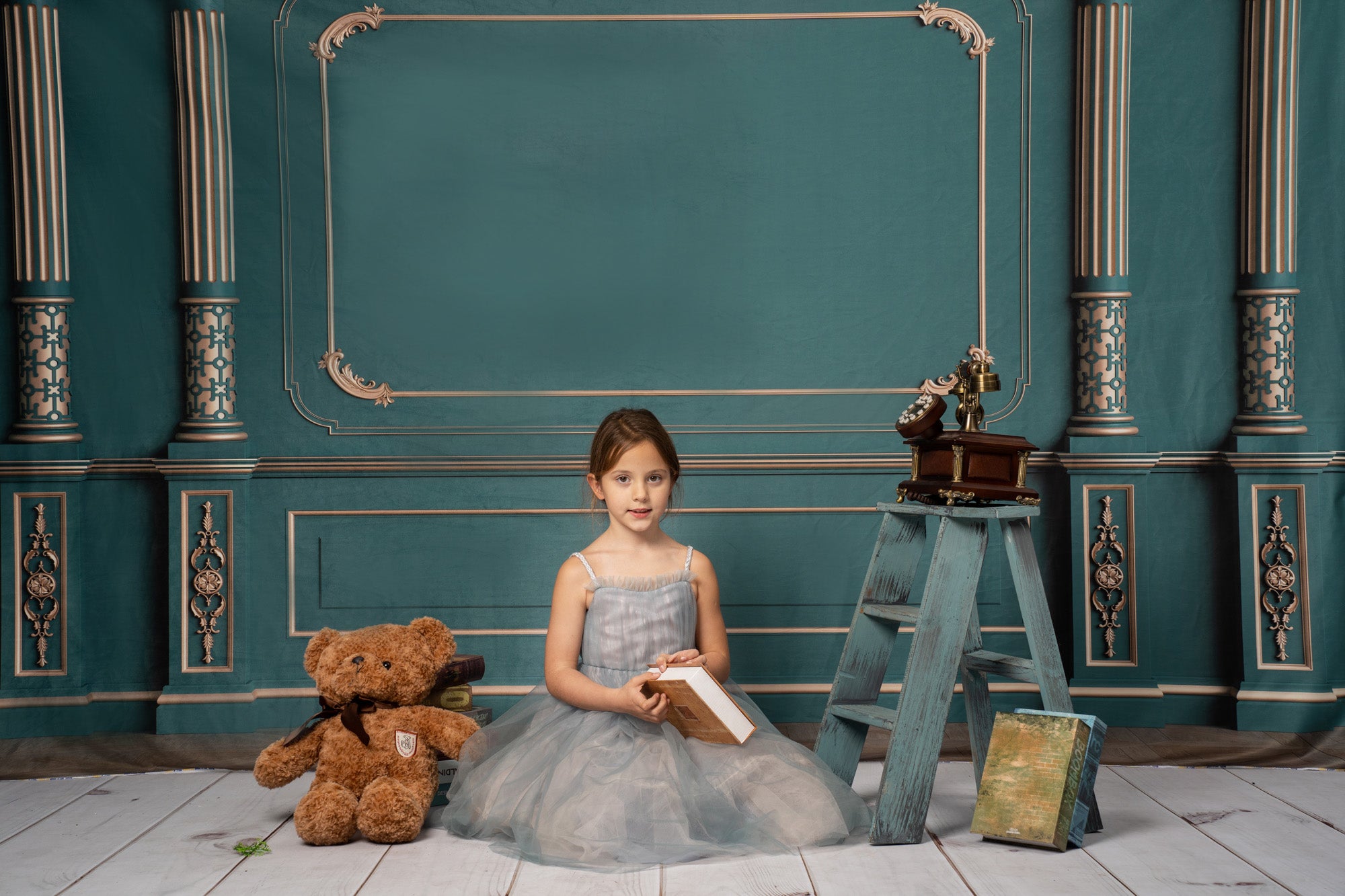 Kate Retro Interior Green Vintage Wall Golden Backdrop for photography -UK