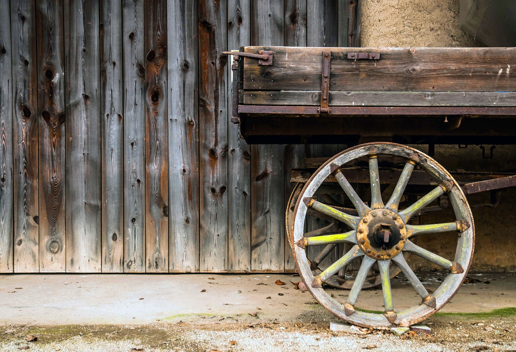 Kate Wooden Agriculture Trailer With Spoke Wheel Backdrops for Photography -UK