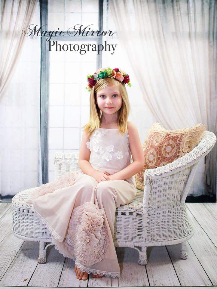 Kate Window indoor with White Curtain Backdrop -UK