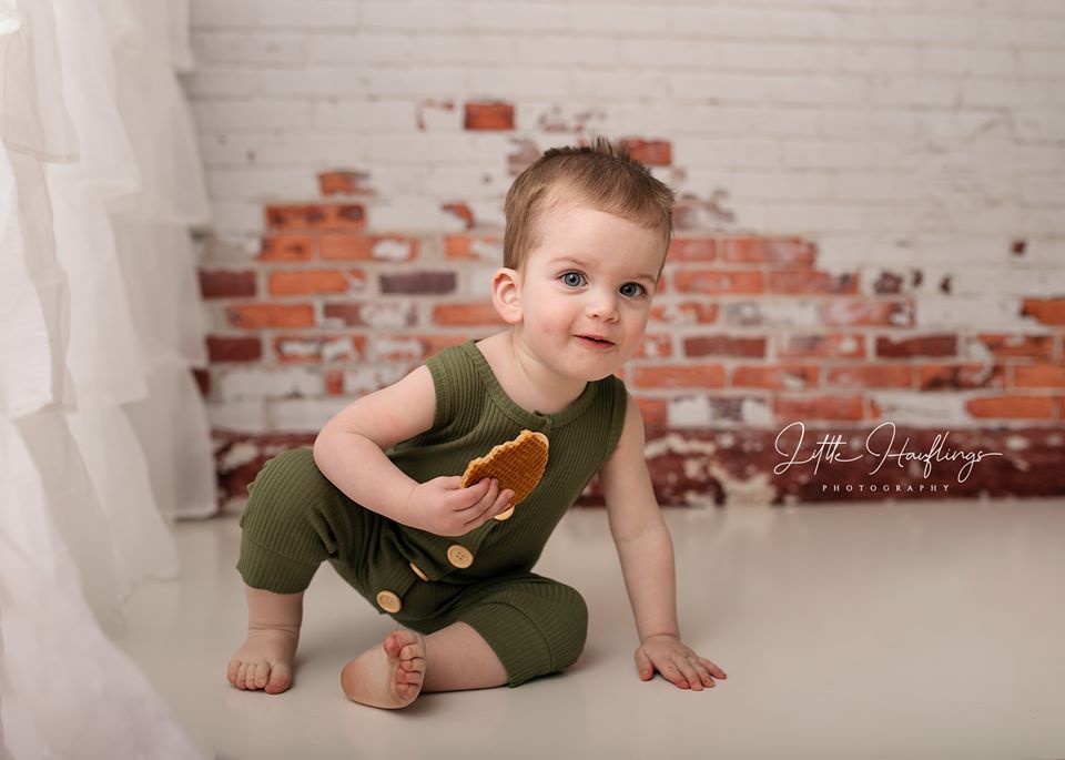 Kate Shabby White and Red Brick Backdrop Designed By Mandy Ringe Photography -UK