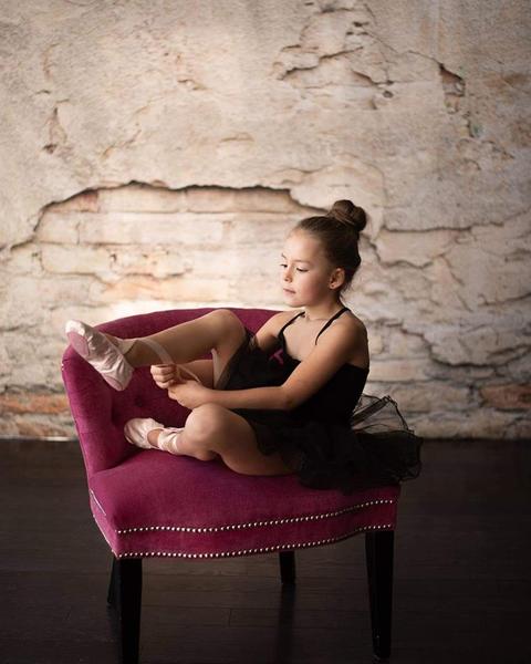 Kate Retro Damaged Cement Brick Backdrop -UK