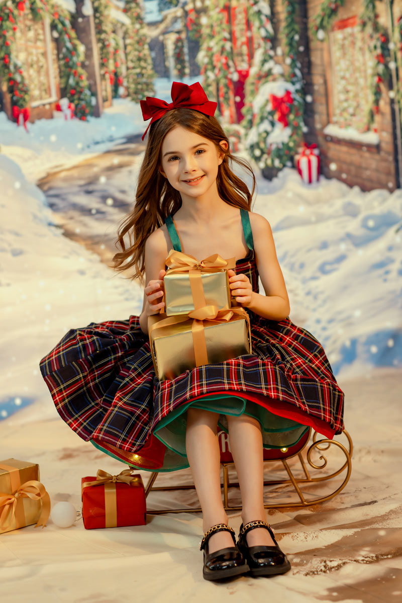 Kate Christmas Gifts Shop Snowy Village Room Set -UK