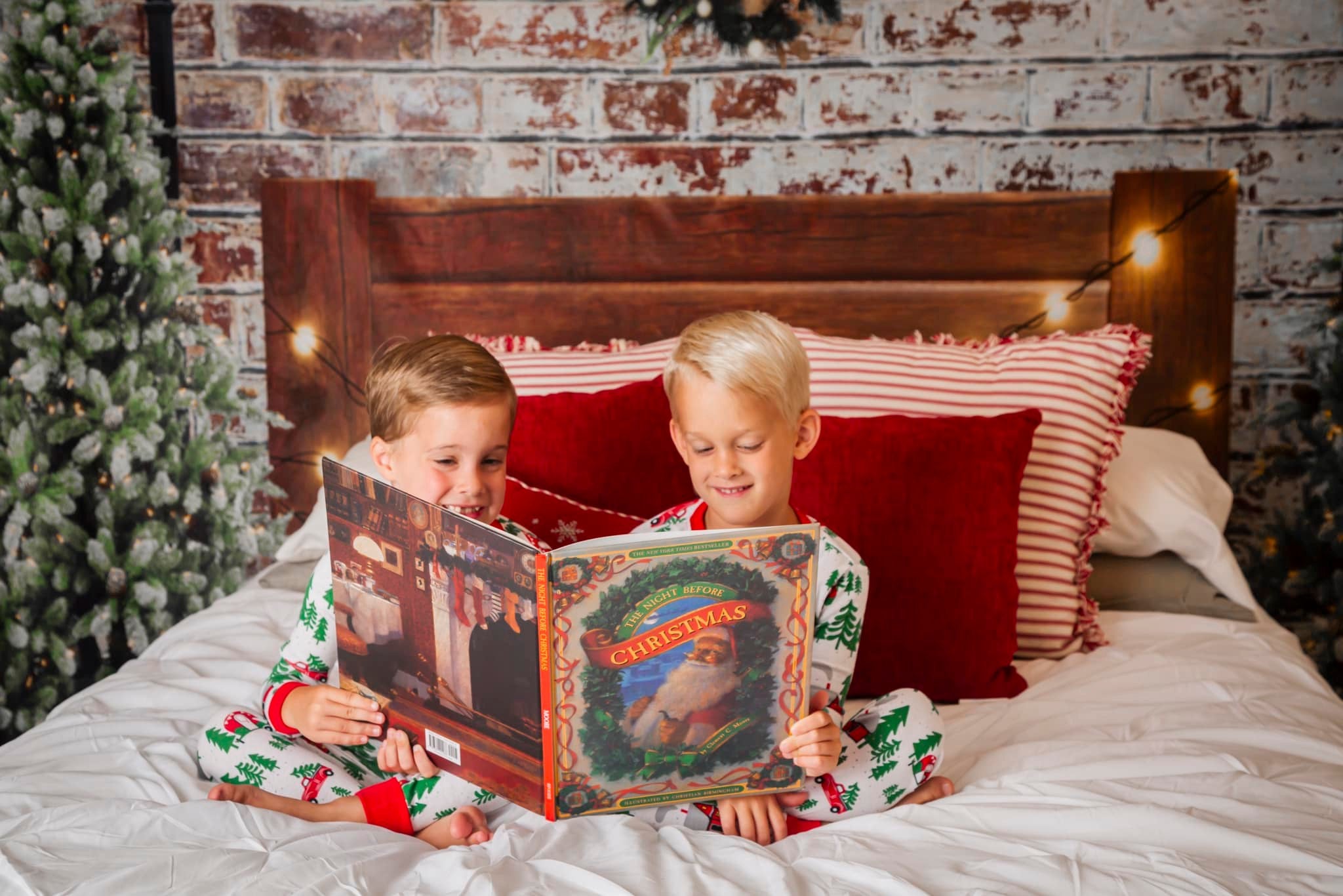 Kate Christmas Tree Backdrop Headboard Designed by Emetselch -UK