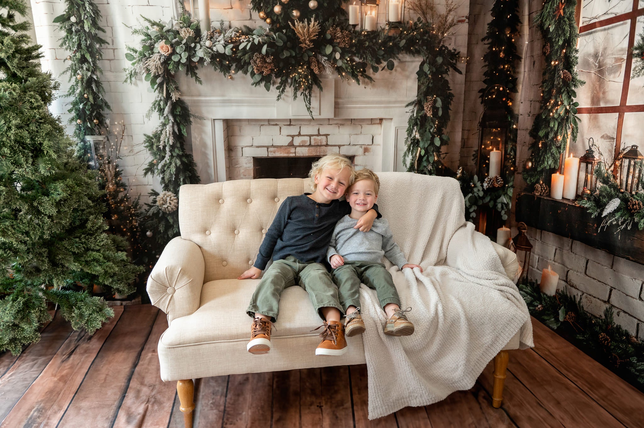 Kate Christmas Window White Brick Wall Room Set -UK
