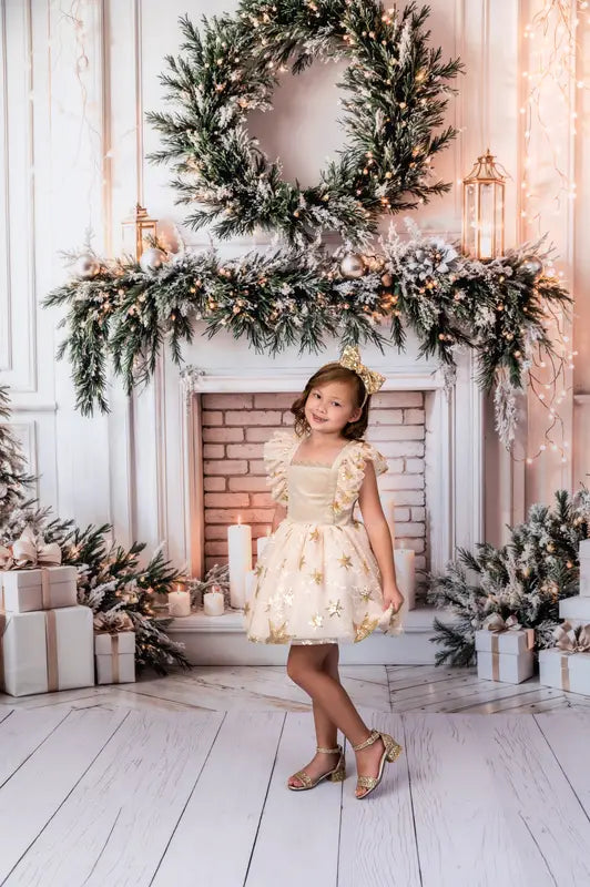 Kate Christmas Tree Fireplace Garland Backdrop Designed by Emetselch -UK