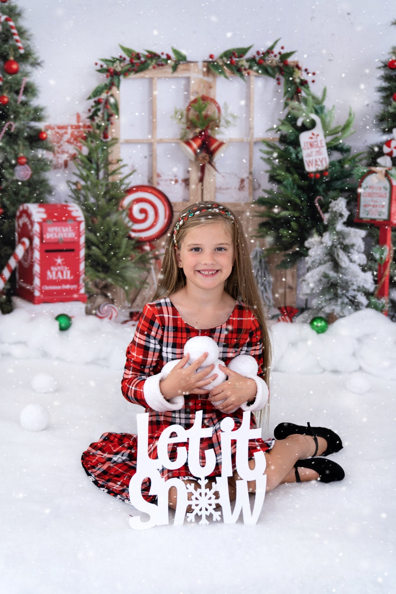 Kate Winter Christmas Tree Snow Backdrop Designed by Emetselch -UK