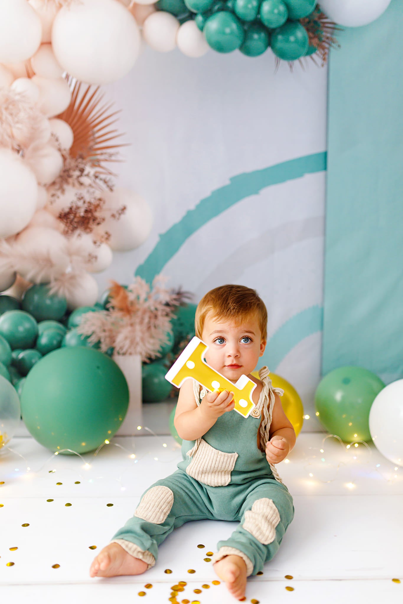 Kate Green Boho Balloons Backdrop Designed by Uta Mueller Photography