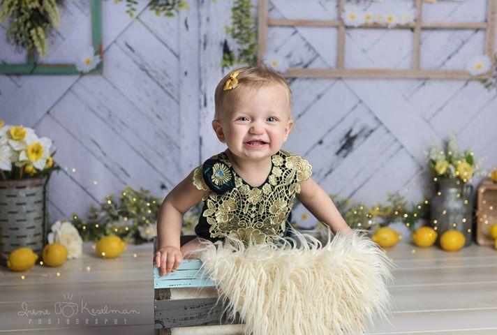 Kate Retro Wood Lemon color and Daisies  Spring Backdrop -UK