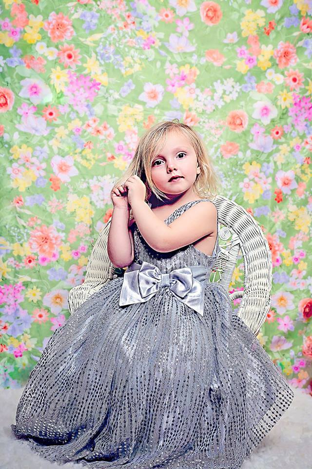 Kate Retro flowers Backdrop for Photography designed by Jerry_Sina